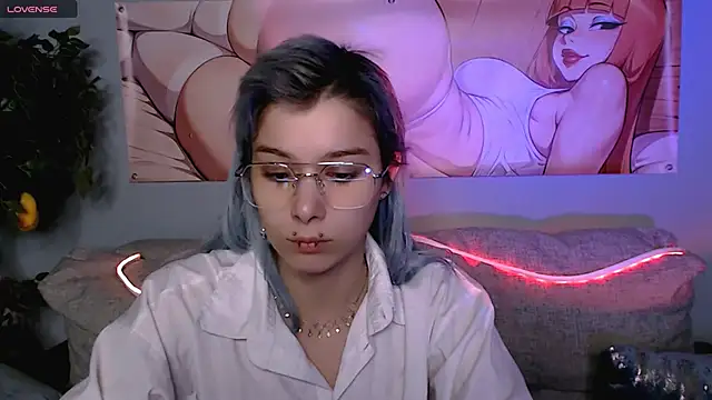 Snapshot of SophieAsh chatting on October 5, 8:30 am SophieAsh online show from October 5, 8:30 am