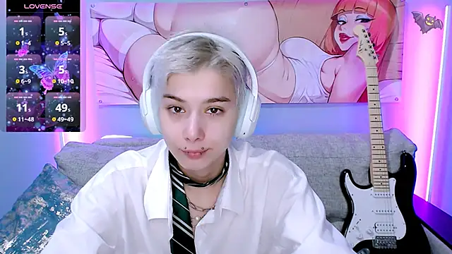 SophieAsh online show from November 4, 2:11 pm