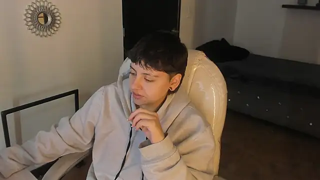 Nathaly ds online show from March 8, 2:10 pm