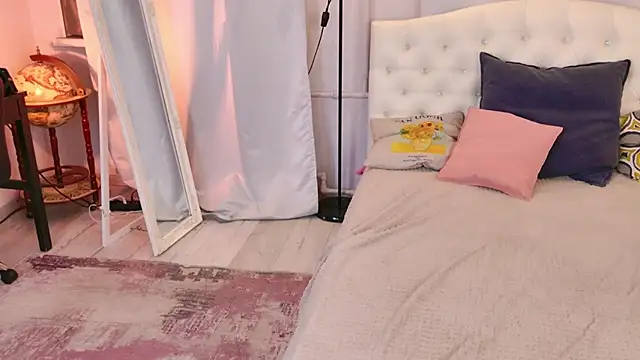 Wander Waves online show from December 4, 9:37 pm