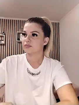 Mayaaaaaa  online show from November 1, 1:43 am