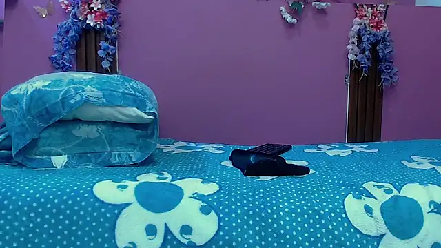 skinnybarbie022 online show from November 15, 1:06 am