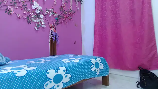 skinnybarbie022 online show from February 3, 1:05 am