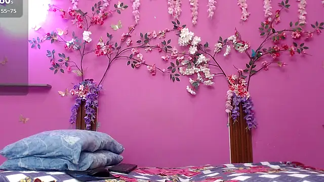 skinnybarbie022 online show from June 19, 1:10 am