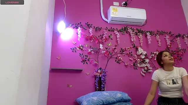skinnybarbie022 online show from July 2, 1:16 am