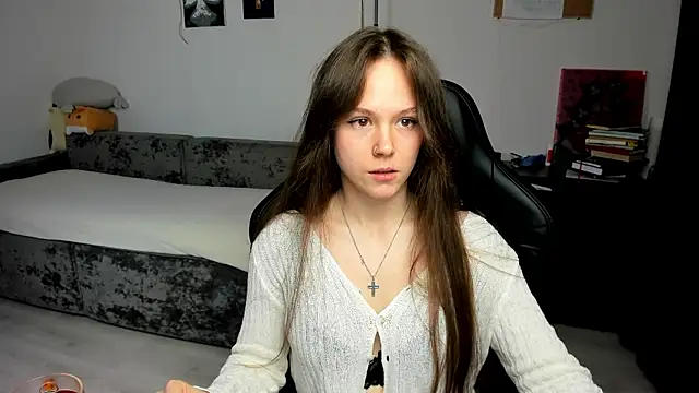 cute little ass online show from April 15, 4:07 pm