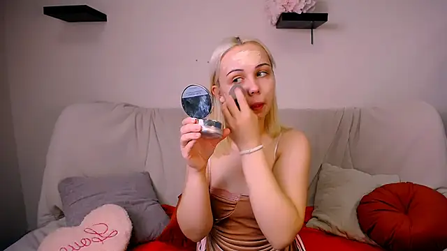 Charlotte Colinss online show from November 15, 3:51 am