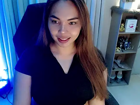 HolLyFaaCKer online show from October 2, 4:45 pm