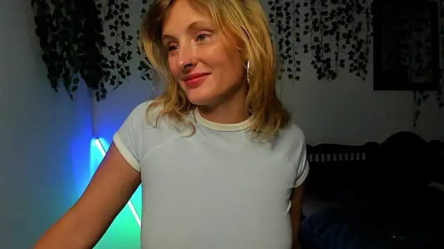 Ariana Spring online show from October 26, 3:40 pm