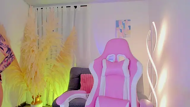 cuteezoe online show from November 4, 12:26 am