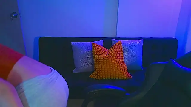 Yulienneg online show from February 22, 9:37 pm