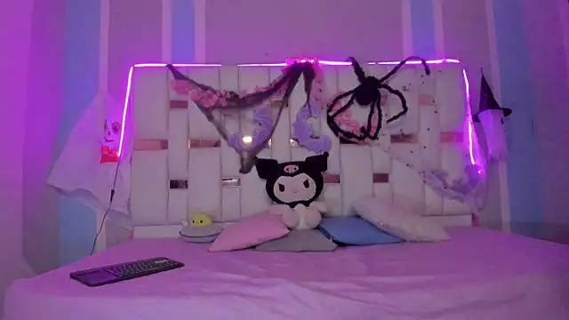 MilkWhore1 online show from October 29, 8:44 pm