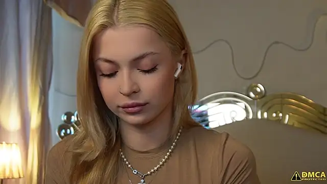 Snapshot of kellypeachcake chatting on October 24, 5:36 am kellypeachcake online show from October 24, 5:36 am