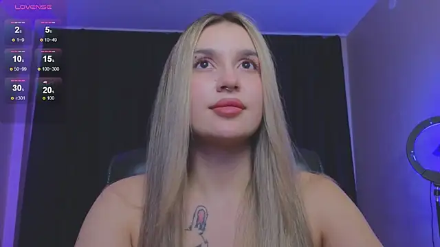 RoxyChill online show from November 9, 8:27 pm