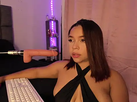 ImSofiVega online show from October 20, 4:32 pm