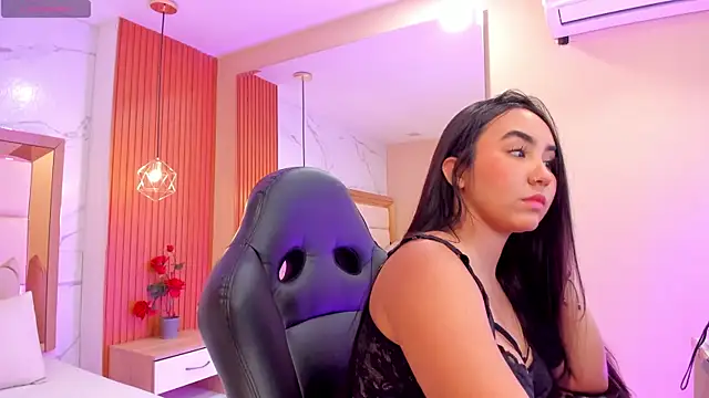 julieta rosee online show from October 20, 9:51 pm