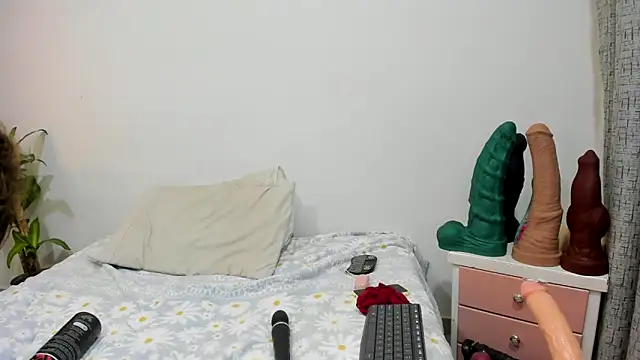 charlloteevans X online show from April 11, 7:50 pm