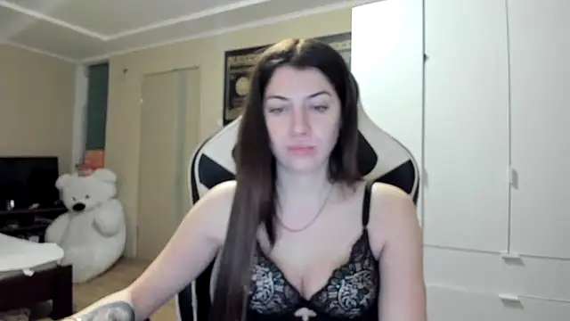 EmiLovsi online show from December 14, 4:13 pm