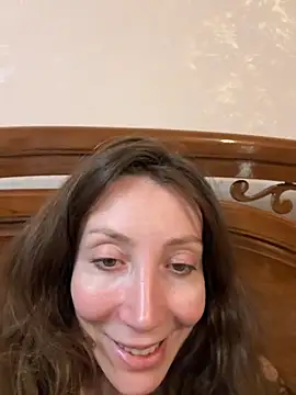 HellaryTourent online show from November 17, 6:30 pm