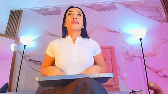 AlyaThompson online show from March 18, 4:06 am