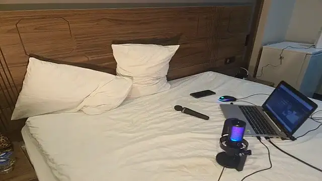 Snapshot of cindytaha chatting on September 18, 6:50 pm cindytaha online show from September 18, 6:50 pm