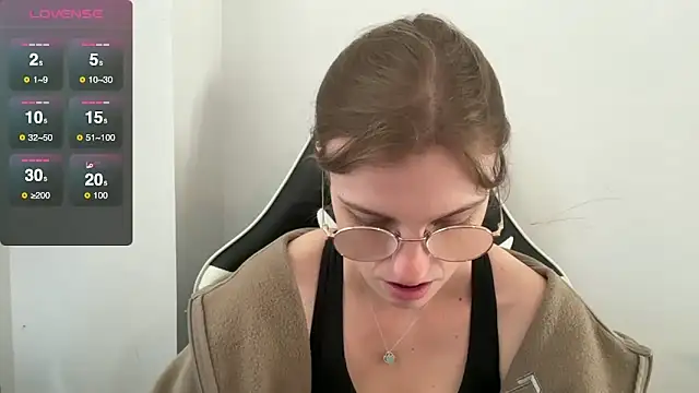 BustyKellyXXX online show from October 23, 8:42 am