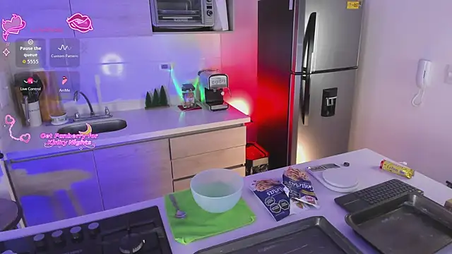 naughty fun room online show from December 18, 11:31 pm