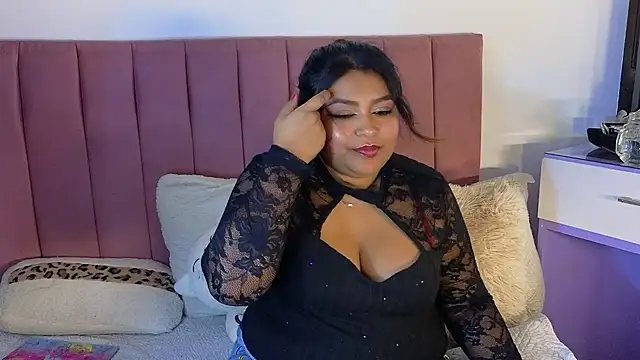 Hela Collins online show from April 11, 7:45 am