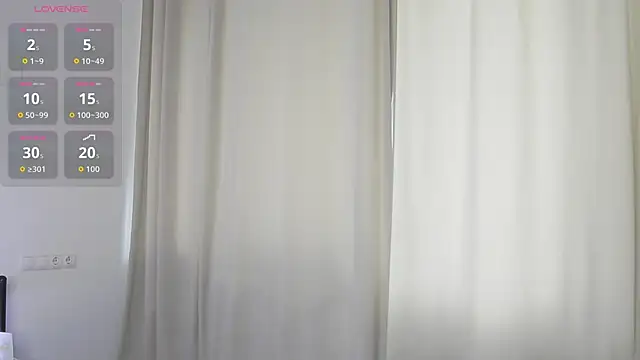 AlexsisFaee online show from April 11, 7:45 am