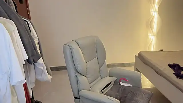 Robin-o3 online show from November 2, 5:49 pm