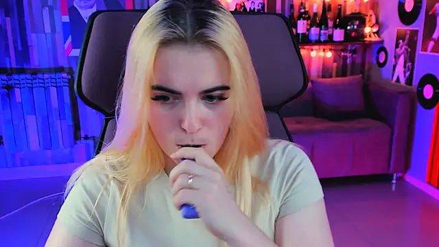 Stef Nicks online show from September 11, 9:42 am