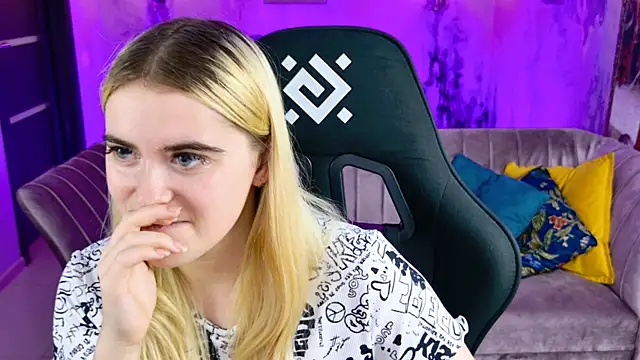 Stef Nicks online show from October 22, 9:14 am