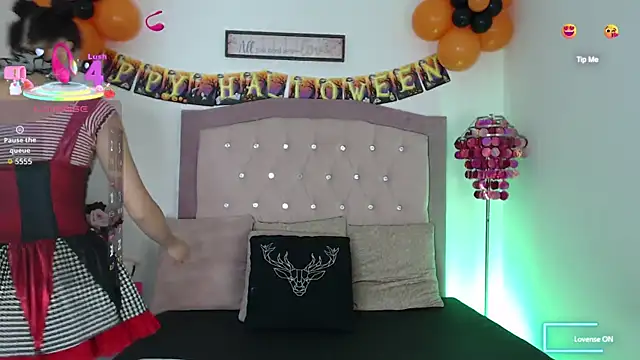 AmelieAndAce online show from October 9, 1:15 pm