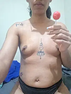 Snapshot of RavenShyfit chatting on October 15, 8:55 pm RavenShyfit online show from October 15, 8:55 pm