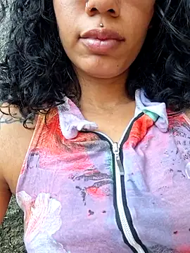 RavenShyfit online show from December 2, 8:00 pm