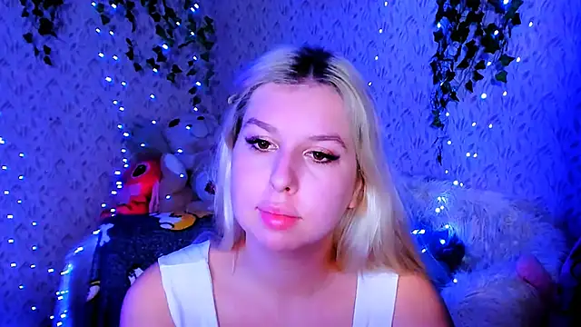 ChloeRicc online show from November 11, 8:06 pm