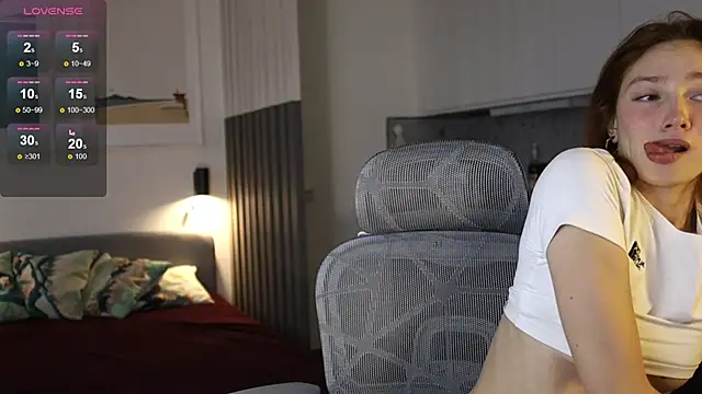 Snapshot of soguesswhat chatting on October 15, 1:57 pm soguesswhat online show from October 15, 1:57 pm