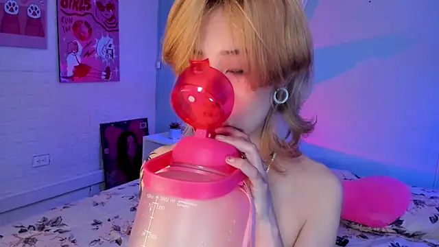 Hannahpage online show from October 9, 11:36 am