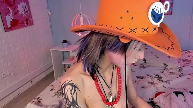 Hannahpage online show from December 3, 12:29 pm