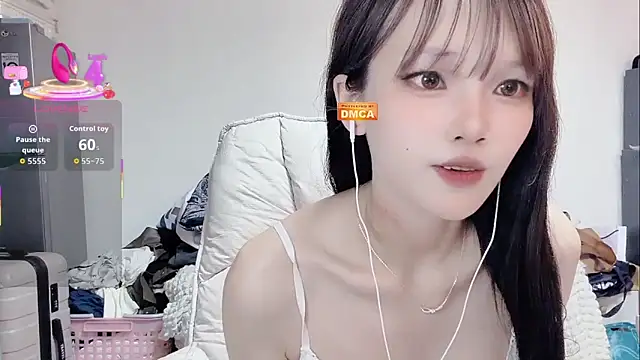 twlilybae online show from March 12, 2:20 pm