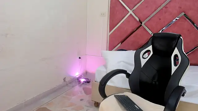 KikaDuque online show from September 25, 7:45 pm