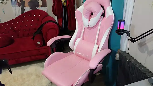 rubystrip online show from December 18, 9:30 pm