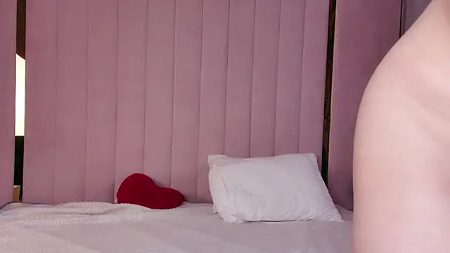 Miranda Kerry online show from April 19, 6:24 am