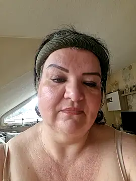 curvymilfxx990 online show from December 3, 12:07 pm