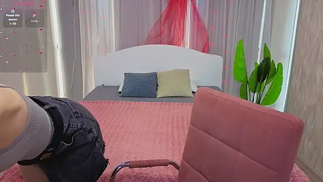 LuluChiiii online show from January 13, 1:37 pm