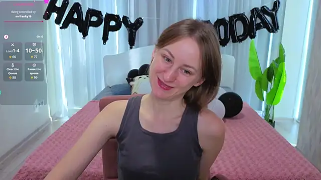 LuluChiiii online show from November 1, 11:25 am