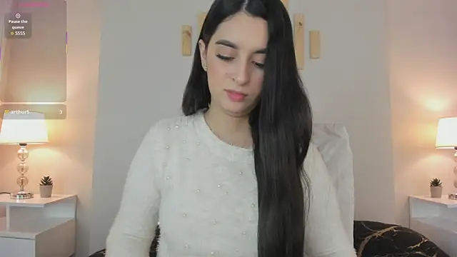 natachadiaz  online show from December 5, 11:55 am