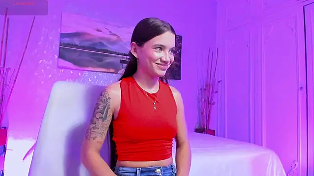 Snapshot of aitana_baker_ chatting on October 3, 8:14 pm aitana baker  online show from October 3, 8:14 pm