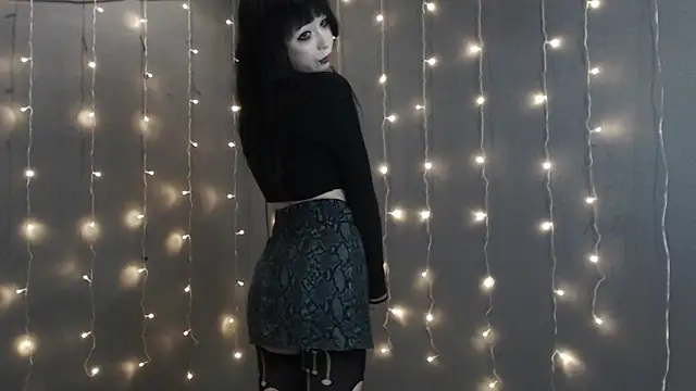  LUCY LAVE online show from April 6, 2:07 pm