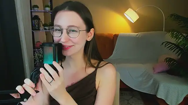 YourLovellyStory online show from November 28, 4:43 pm